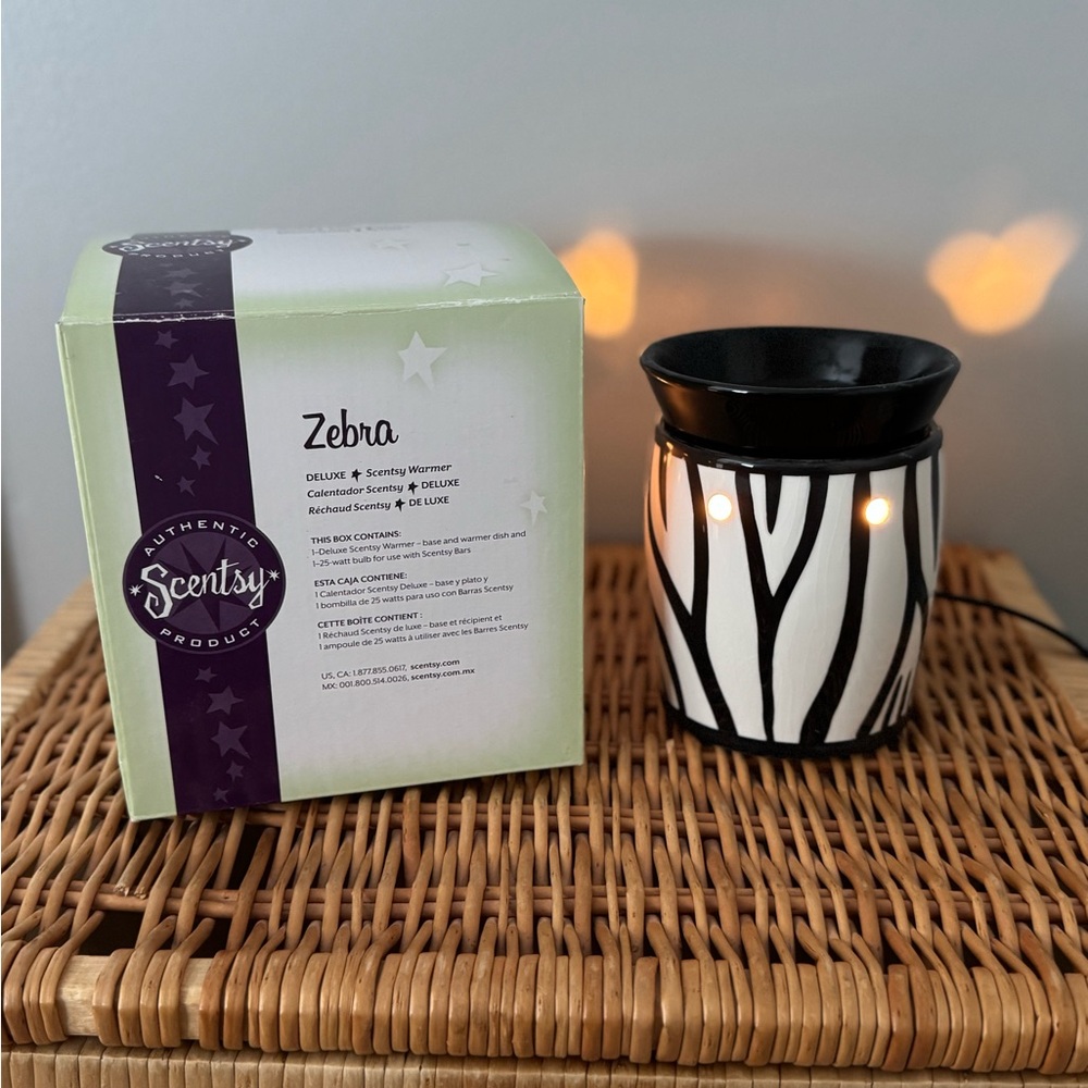 Scentsy Zebra Deluxe Warmer - Black and White